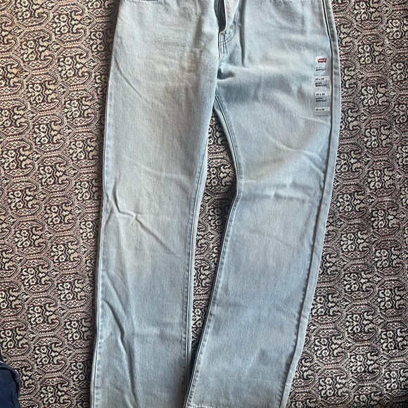 Levi's Light Wash Jeans - Picture 1 of 10